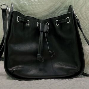 Frye black illana bucket-hobo euc